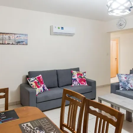 Euro Carissa Flat 101 דירה *